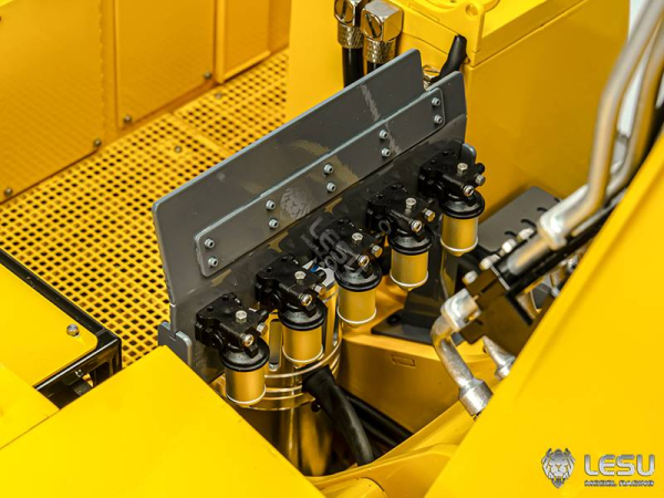 Lesu Minenbagger 130t mit Tieflöffel, R9150, ARTR