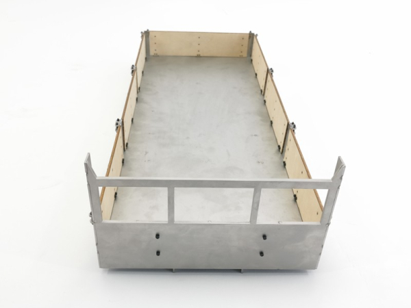 Preview: Baustoffpritsche aus Metall und Holz in 1:14, 440mm Preview: Baustoffpritsche aus Metall und Holz in 1:14, 440mm