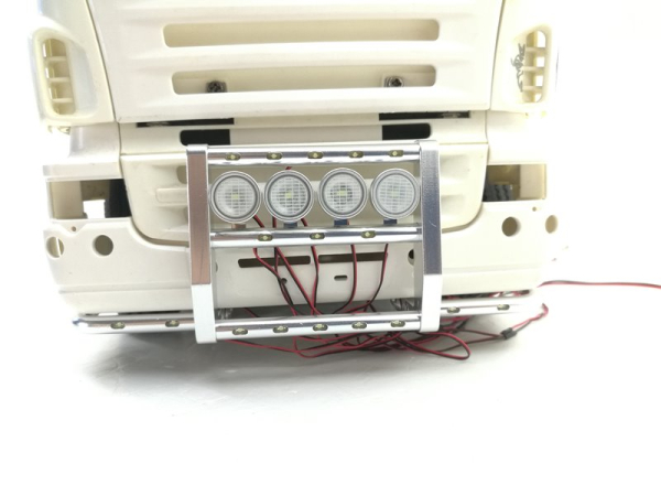 Preview: Rammschutz, Bullfänger mit Lightbar für Tamiya Scania 770S