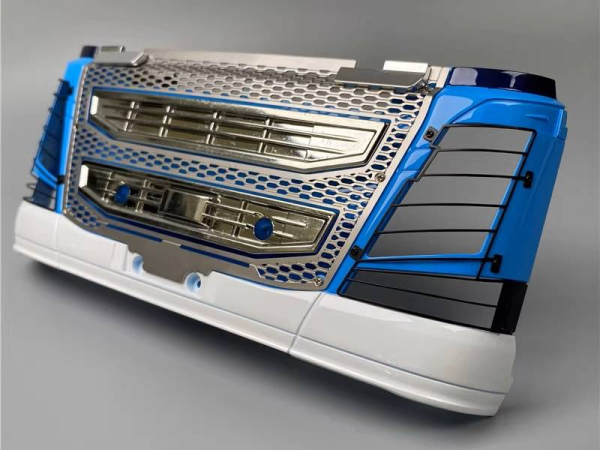 Frontscheinwerfergitter für den Tamiya Volvo FH16, silber