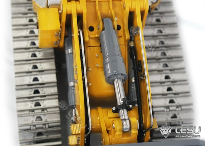 Lesu Hydraulische Laderaupe L636R in 1:14 mit Aufreißer, KIT