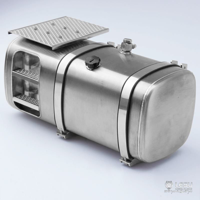 Tank mit Trittstufen, 119mm rechts