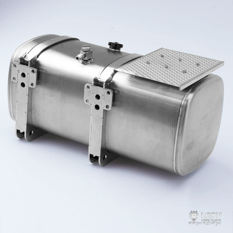 Tank mit Trittstufen, 119mm rechts