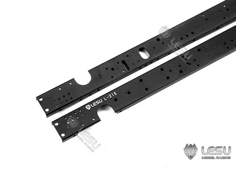 Rahmenteile aus Metall für einen Holztransporter 6x6