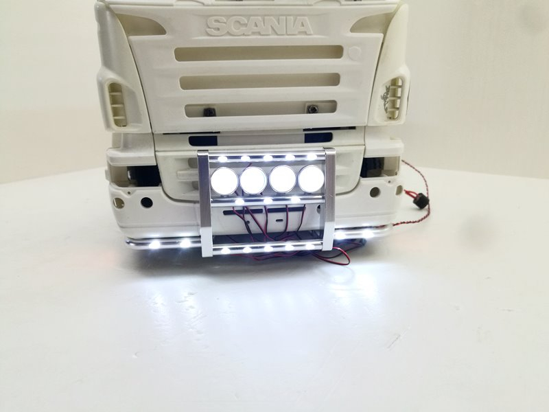 Rammschutz, Bullfänger mit Lightbar für Tamiya Scania 770S