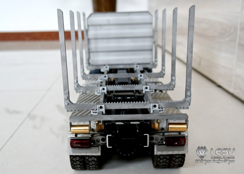 Abrollpritsche mit Rungen, Holztransport